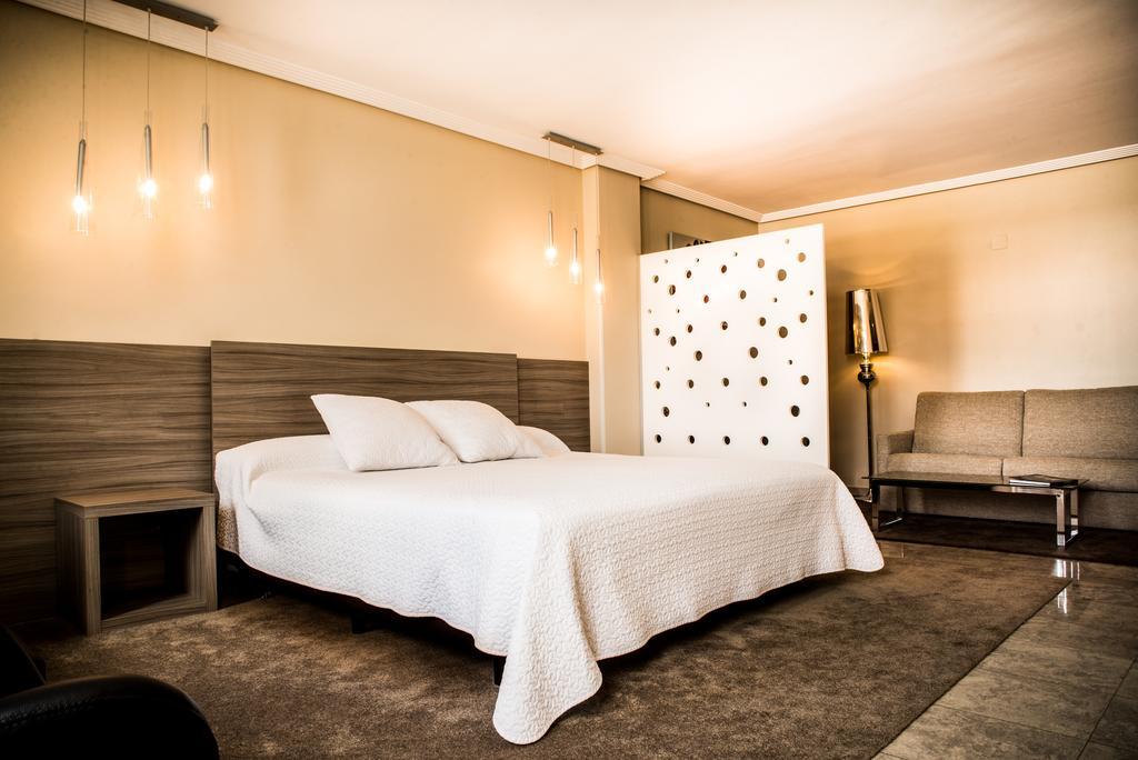 Hospedium Hotel Triana Миахадас Экстерьер фото